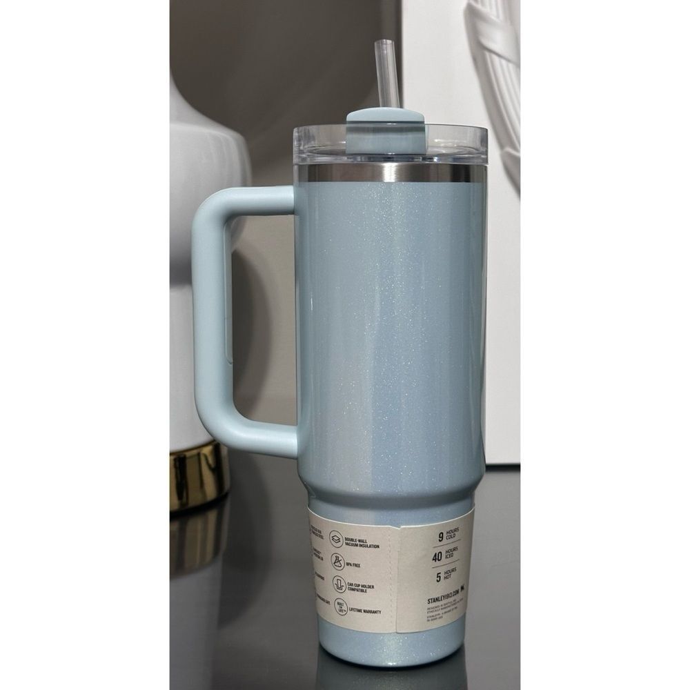Stanley Quencher H2.0 FlowState Tumbler‎ 30oz, BLUEBERRY MILK - Picture 2 of 4